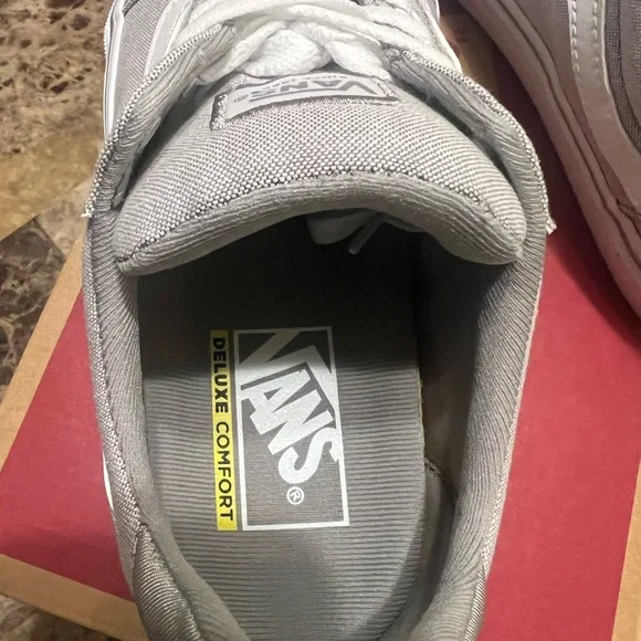 Women’s Vans Ward Lo Deluxe - Picture 4 of 5